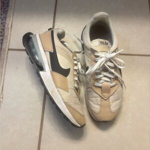 Nike Air Max 180 trainers size 8